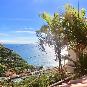 https://pink-house.madeira-islandshotels.com